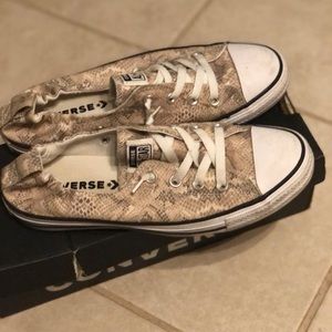 Converse sneaker snake motif size 10